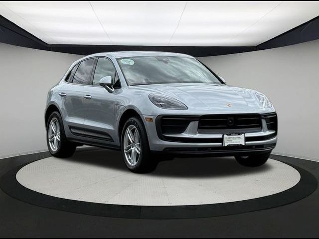 2023 Porsche Macan Base