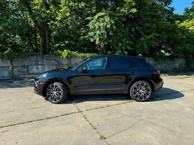 2023 Porsche Macan Base