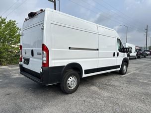 Vehicle Image 2 of 3