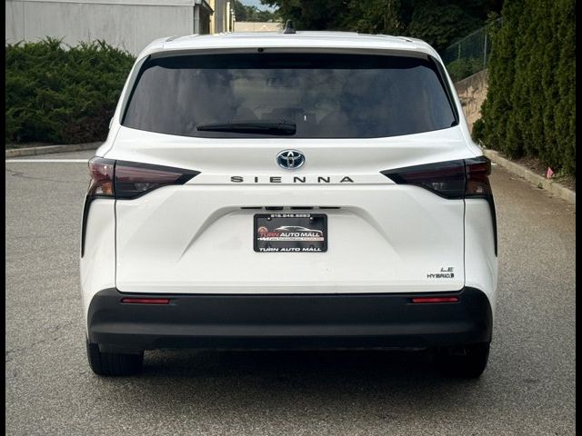 2023 Toyota Sienna LE