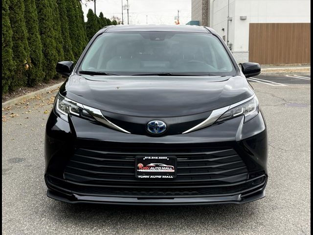 2023 Toyota Sienna LE