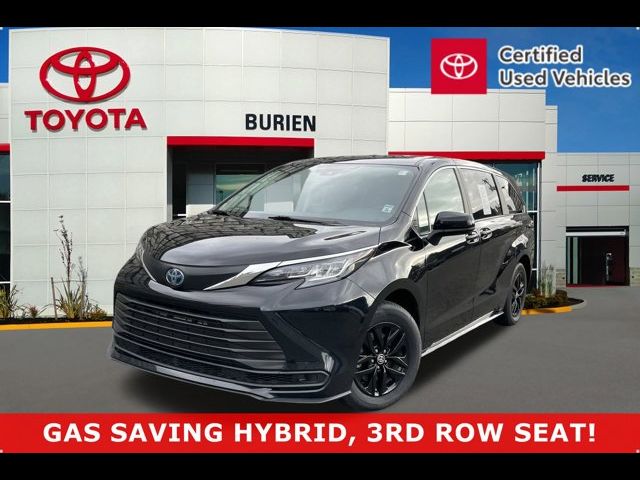 2023 Toyota Sienna LE