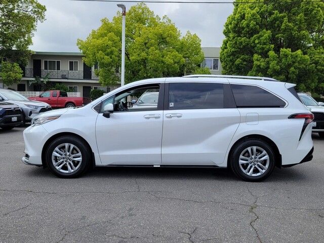 2023 Toyota Sienna Limited