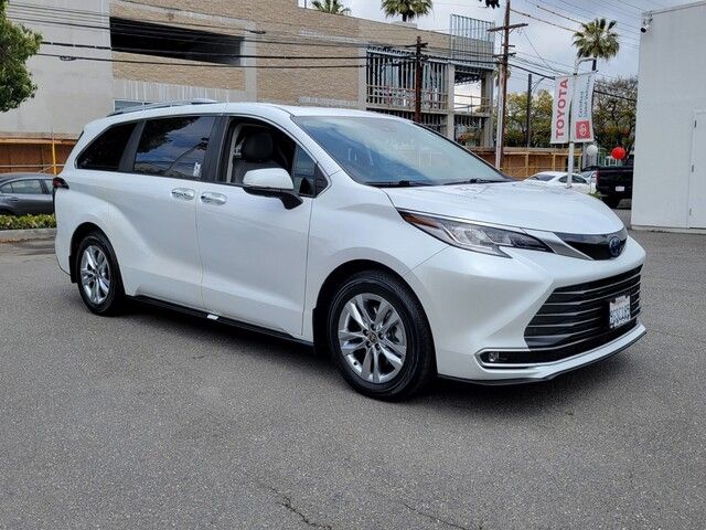 2023 Toyota Sienna Limited