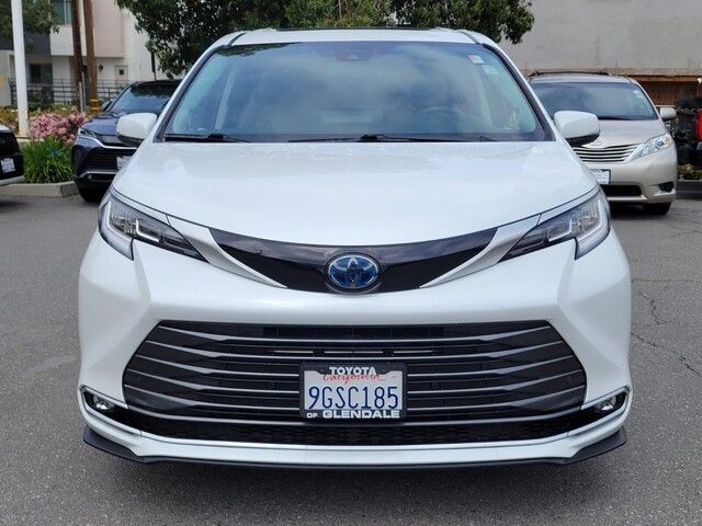 2023 Toyota Sienna Limited