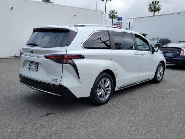 2023 Toyota Sienna Limited
