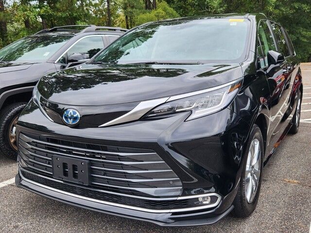 2023 Toyota Sienna Limited