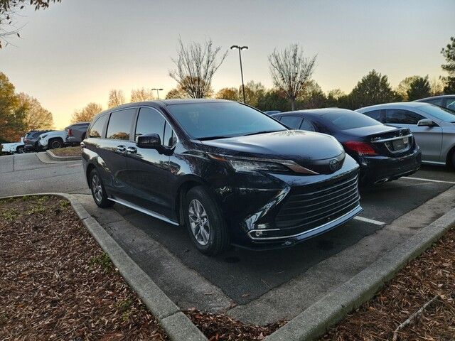 2023 Toyota Sienna XLE