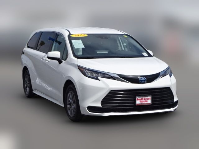2023 Toyota Sienna LE