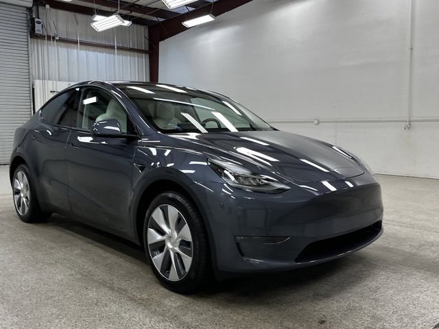 2023 Tesla Model Y Base