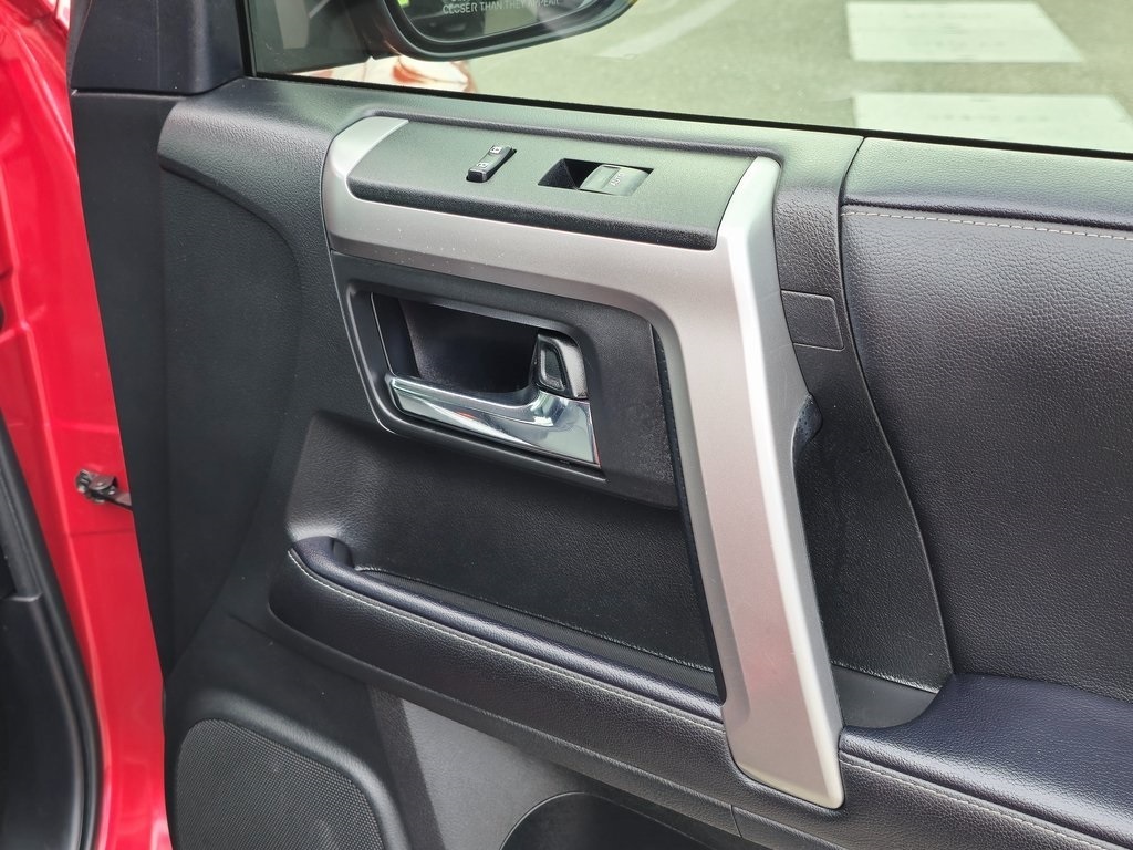 Vehicle image 25 of 38