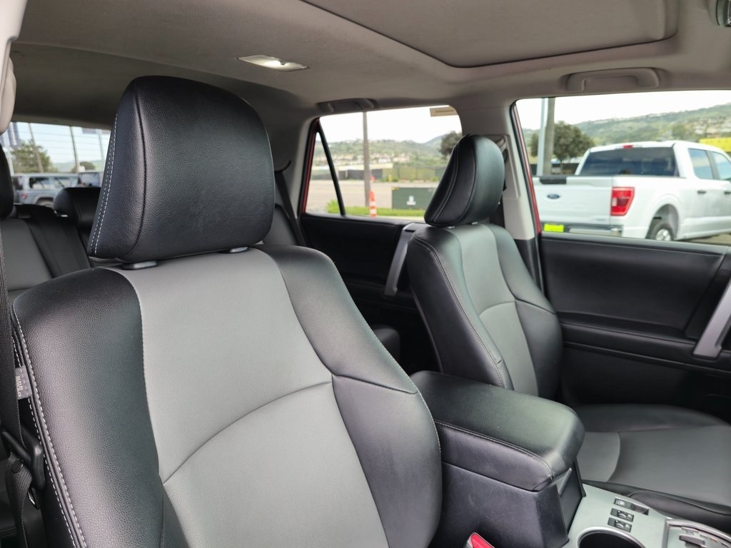 Vehicle image 27 of 38