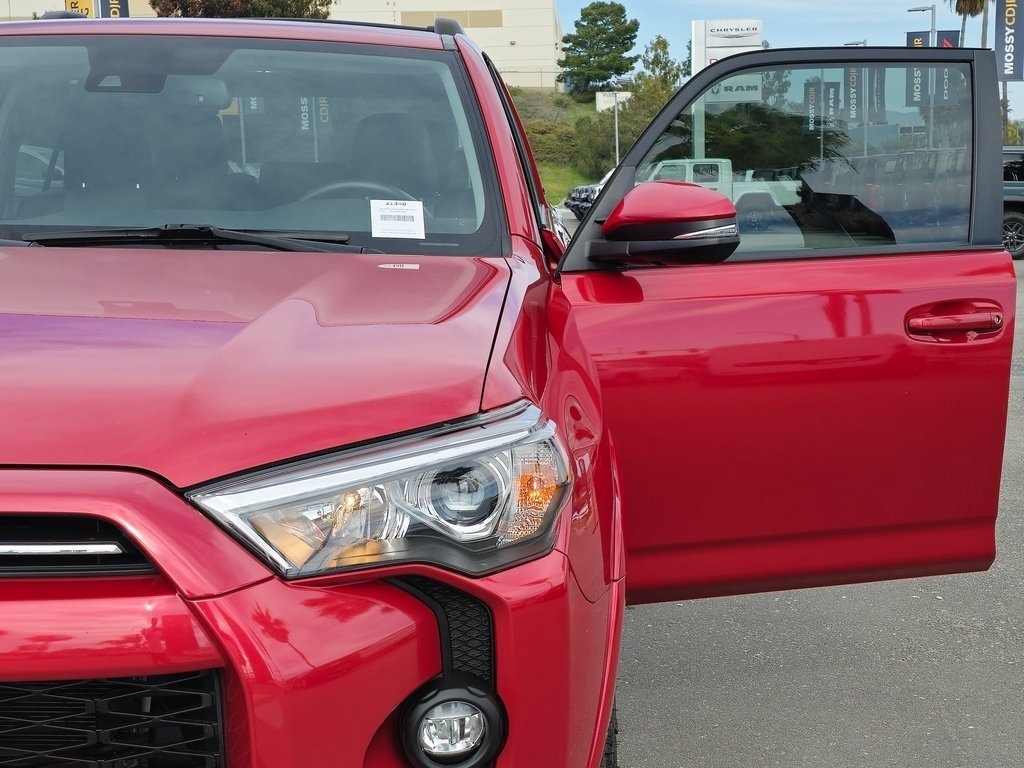 Vehicle image 11 of 38