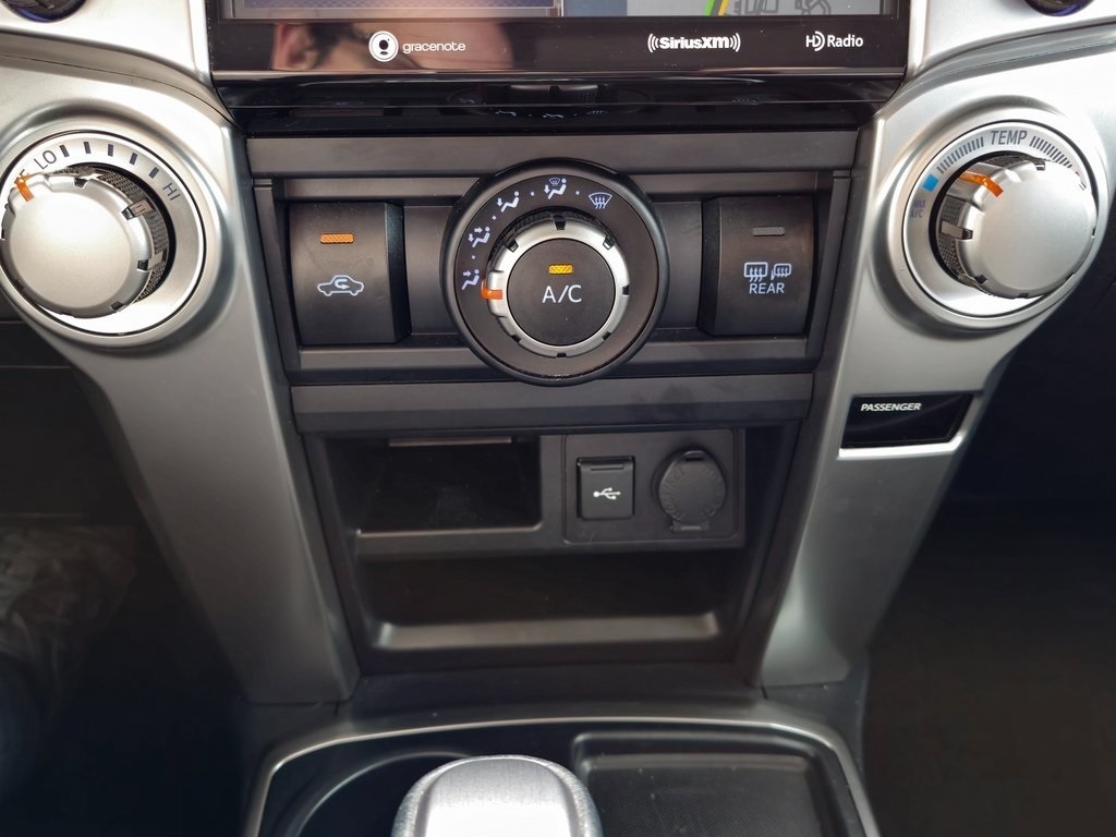 Vehicle image 29 of 38