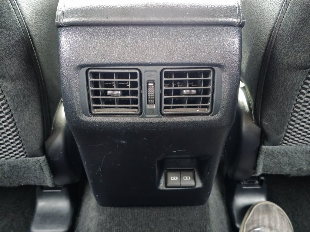 Vehicle image 21 of 38