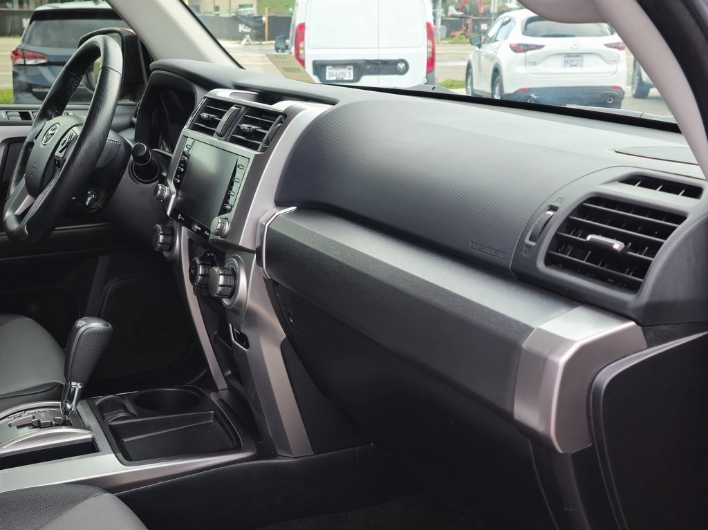 Vehicle image 26 of 38