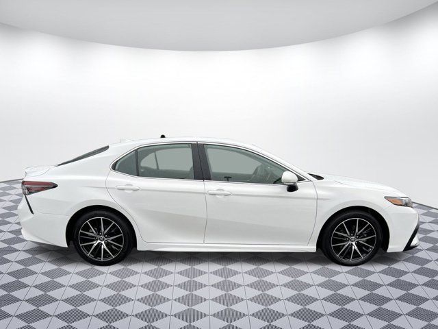 2023 Toyota Camry Hybrid SE Nightshade