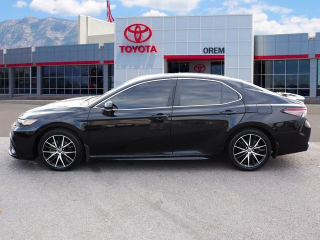 2023 Toyota Camry Hybrid SE Nightshade