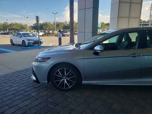 2023 Toyota Camry Hybrid SE