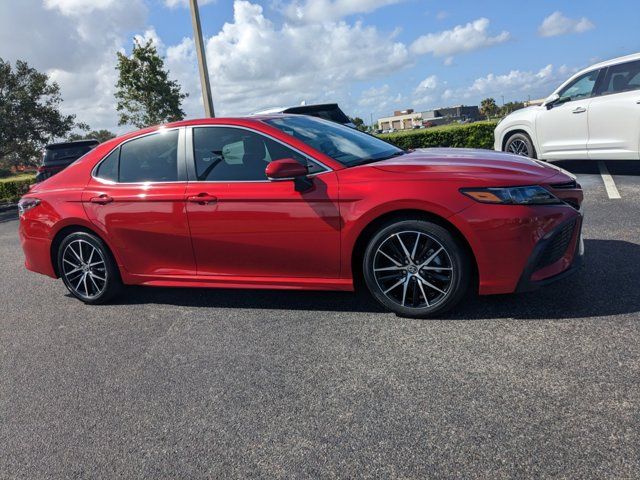 2023 Toyota Camry Hybrid SE