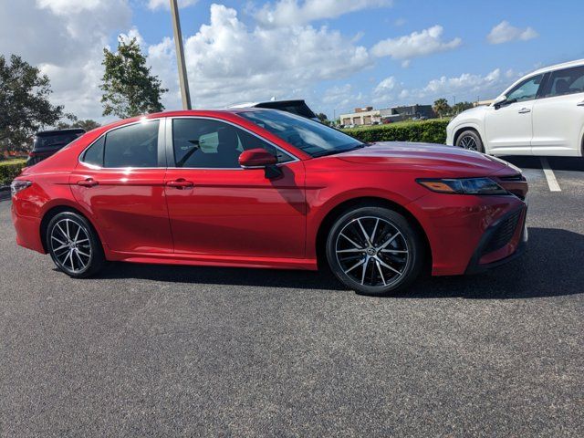 2023 Toyota Camry Hybrid SE