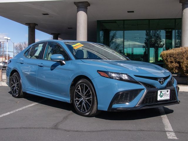 2023 Toyota Camry Hybrid SE Nightshade
