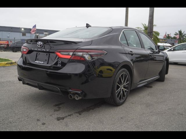 2023 Toyota Camry Hybrid SE Nightshade