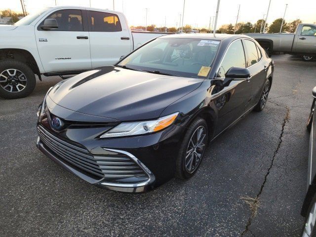 2023 Toyota Camry Hybrid XLE