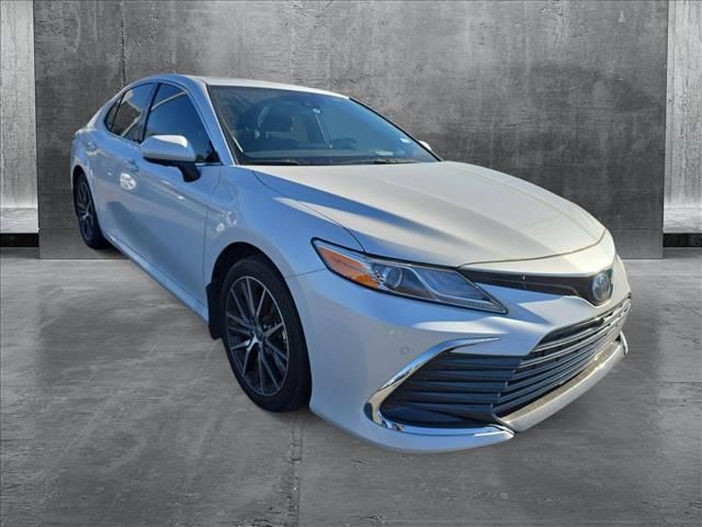 2023 Toyota Camry Hybrid XLE