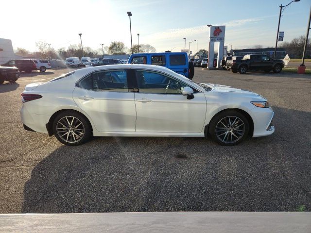 2023 Toyota Camry Hybrid XLE