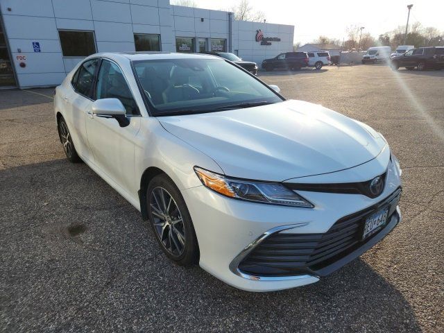 2023 Toyota Camry Hybrid XLE