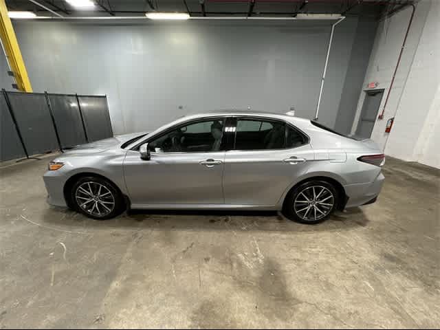 2023 Toyota Camry Hybrid XLE