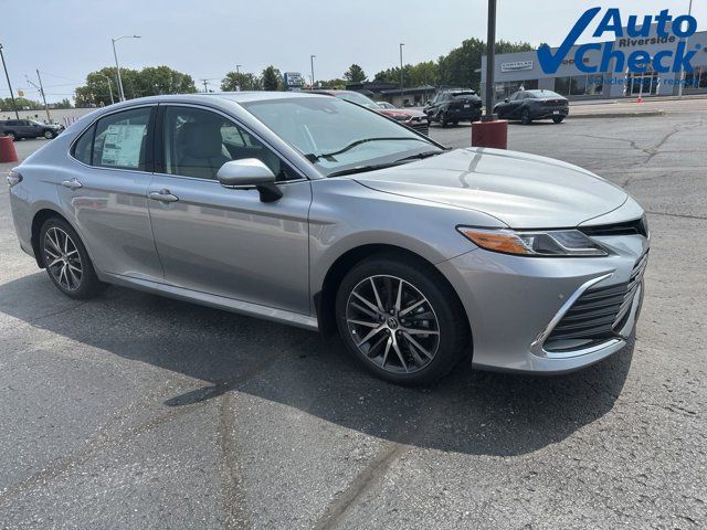 2023 Toyota Camry Hybrid XLE