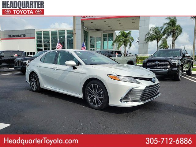 2023 Toyota Camry Hybrid XLE