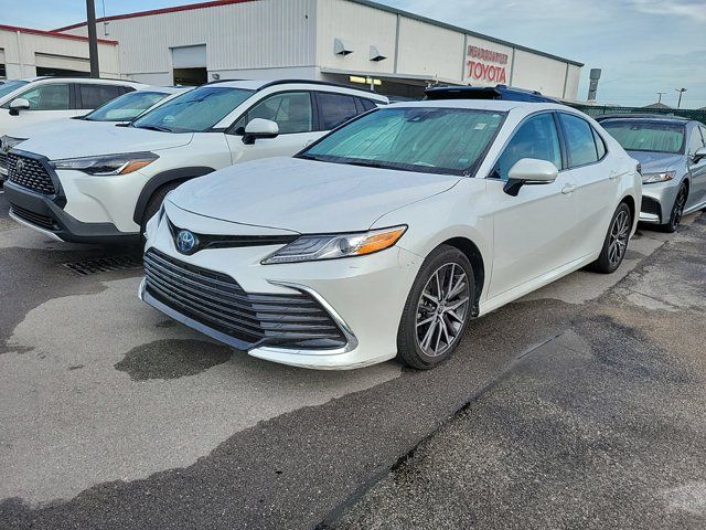 2023 Toyota Camry Hybrid XLE