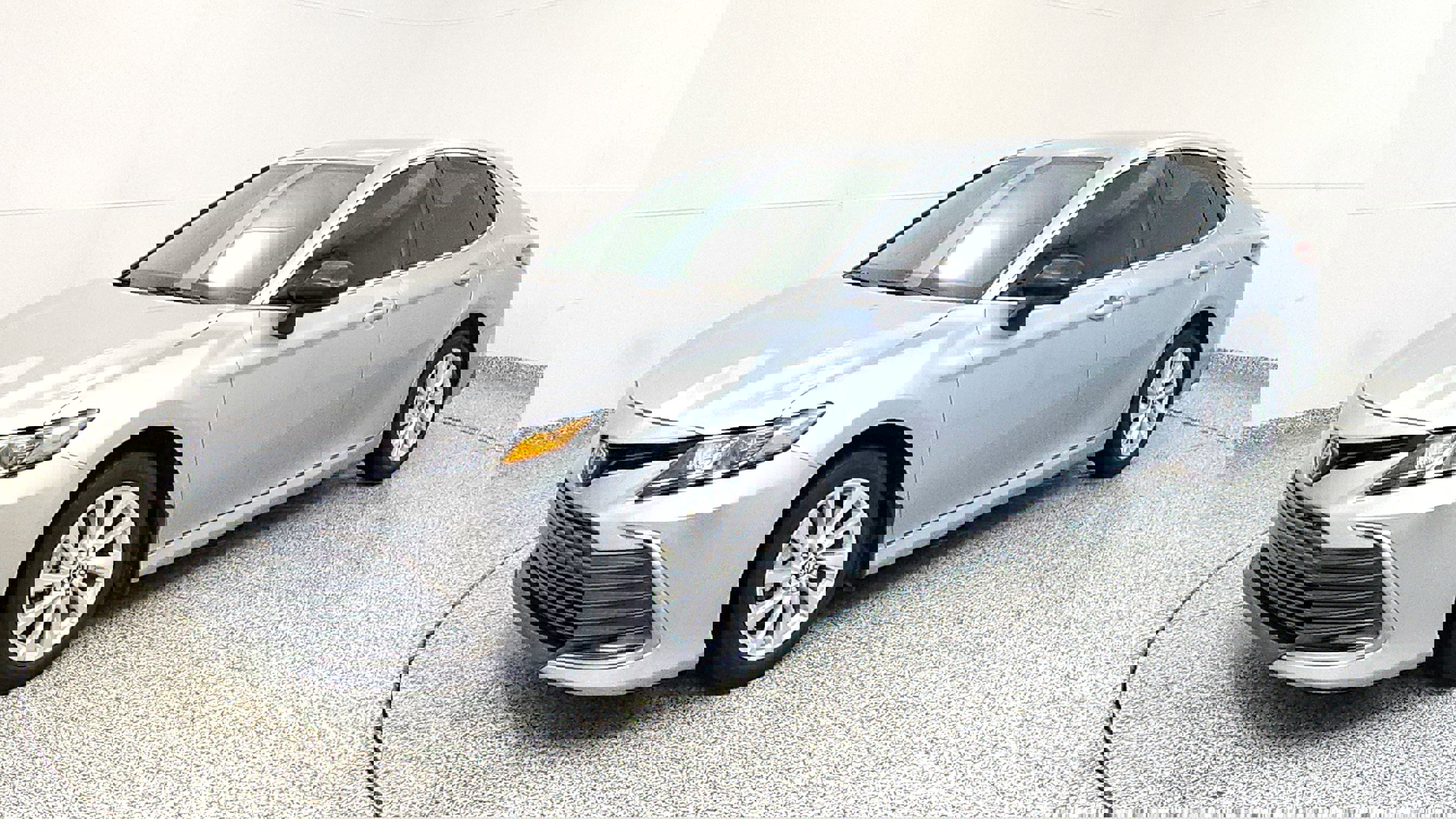 Vehicle image 7 of 32