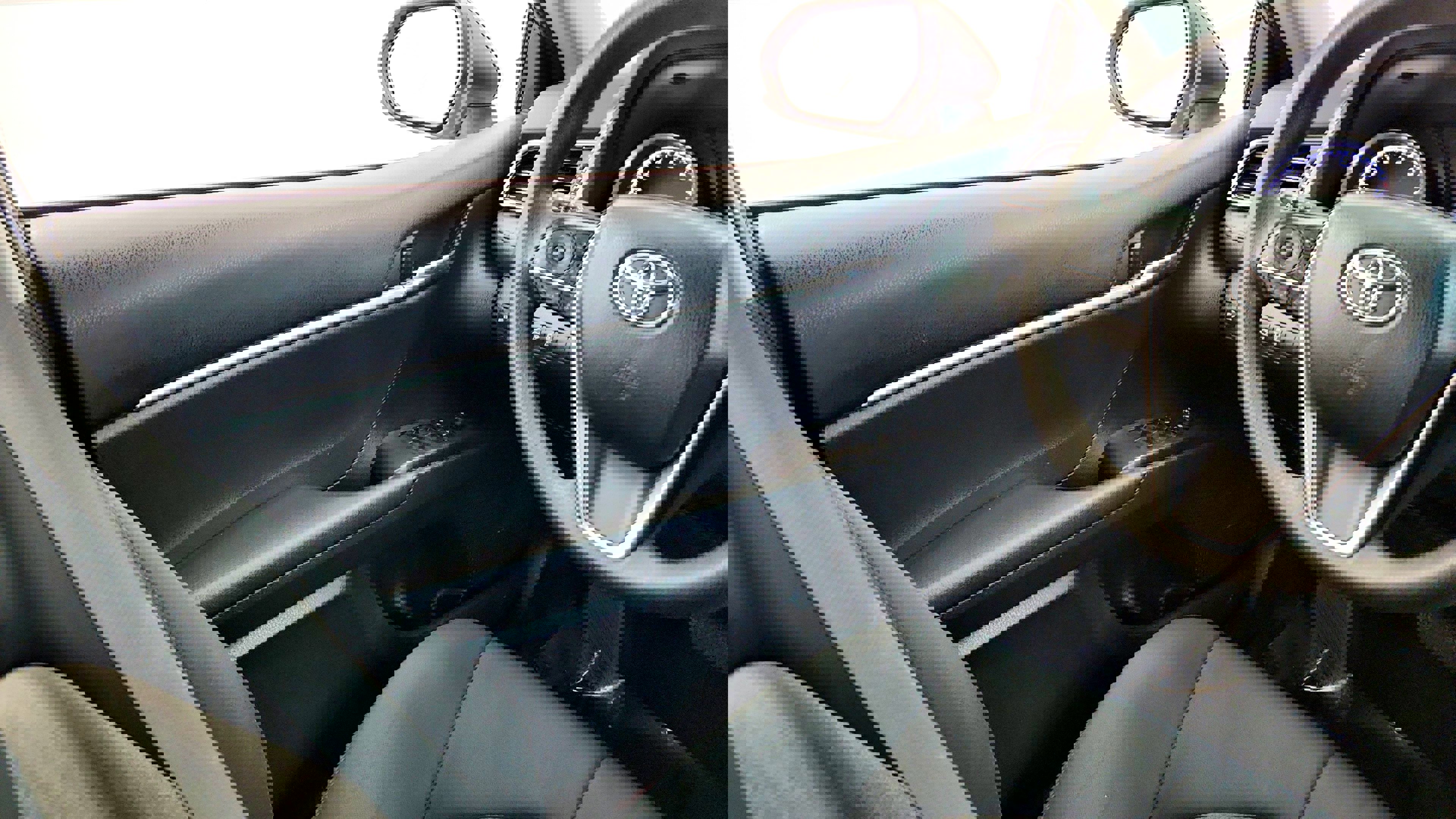 Vehicle image 25 of 32