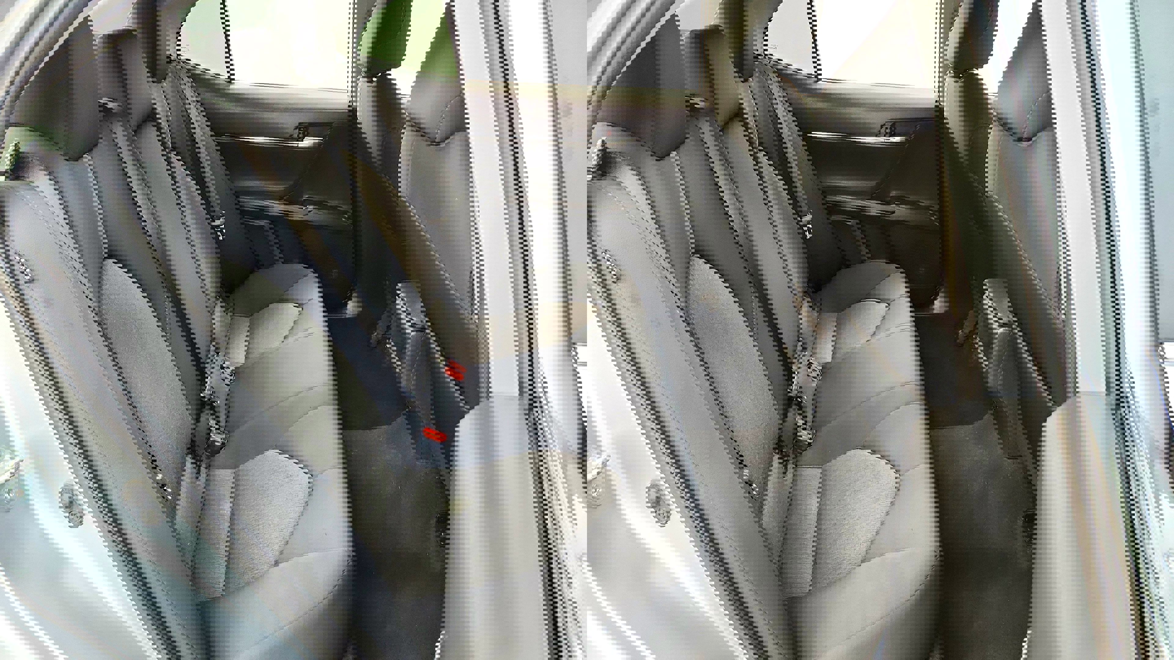 Vehicle image 29 of 32