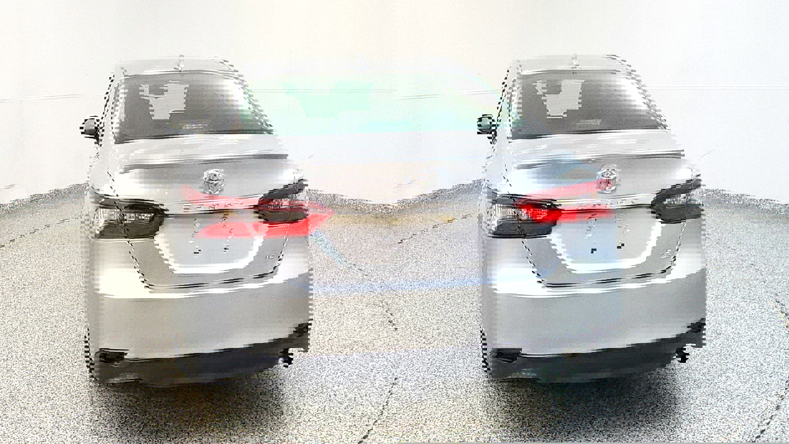 Vehicle image 4 of 32