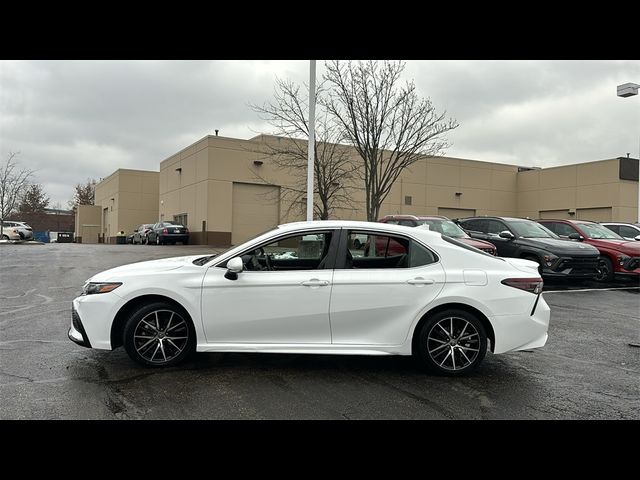 2023 Toyota Camry SE