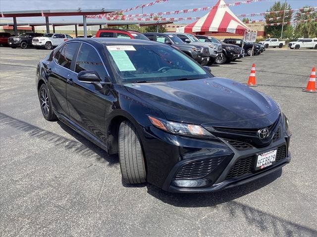 2023 Toyota Camry Hybrid SE Nightshade