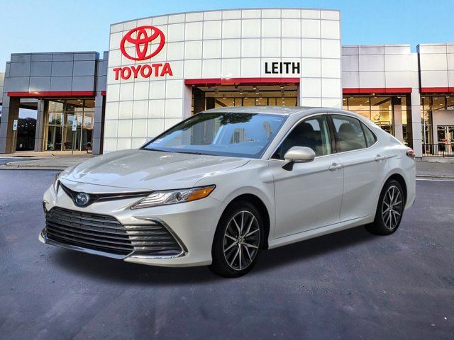 2023 Toyota Camry Hybrid XLE