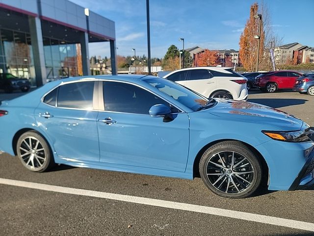 2023 Toyota Camry Hybrid SE