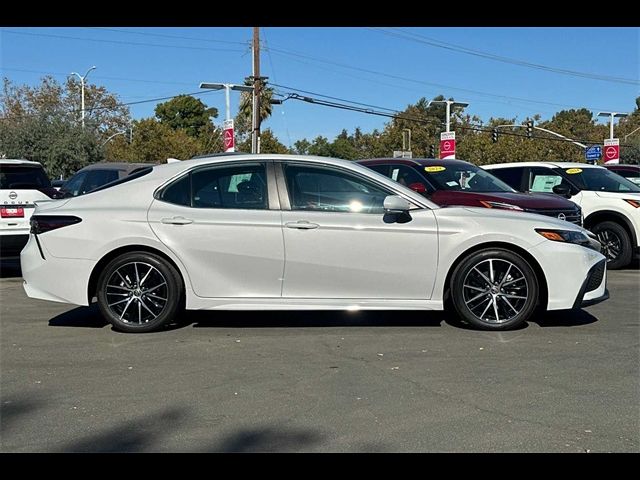 2023 Toyota Camry Hybrid SE