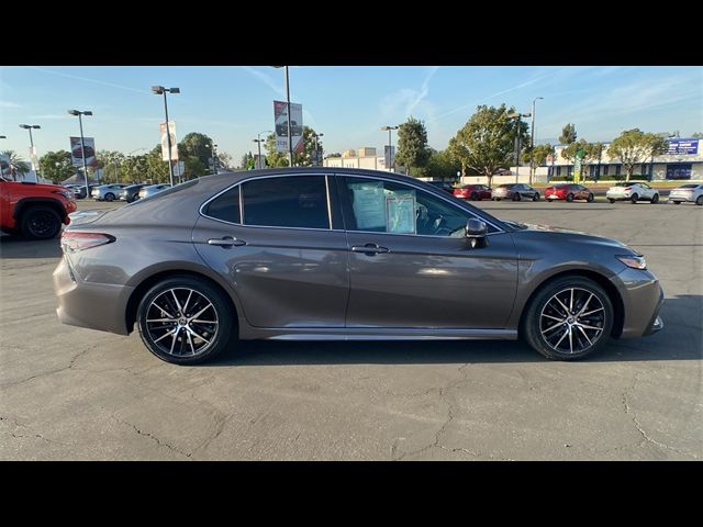 2023 Toyota Camry Hybrid SE