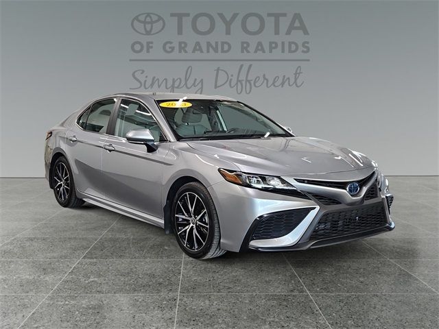 2023 Toyota Camry Hybrid SE