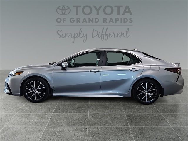 2023 Toyota Camry Hybrid SE