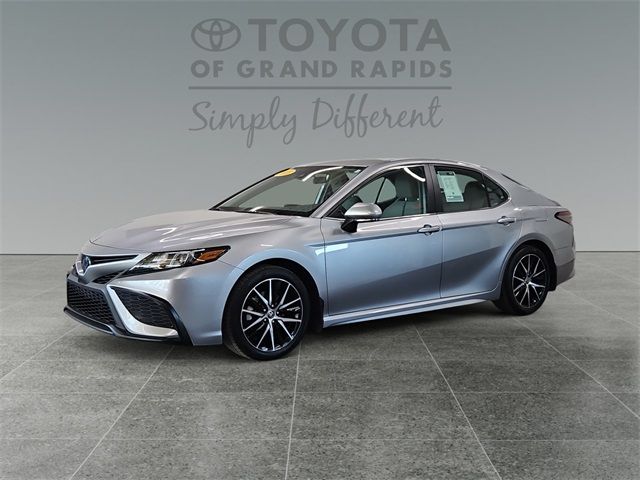 2023 Toyota Camry Hybrid SE