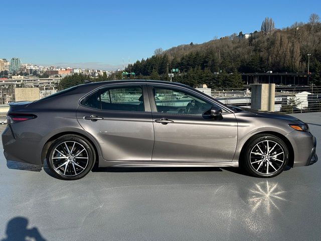 2023 Toyota Camry Hybrid SE