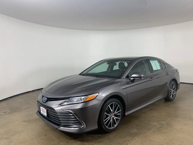 2023 Toyota Camry Hybrid XLE